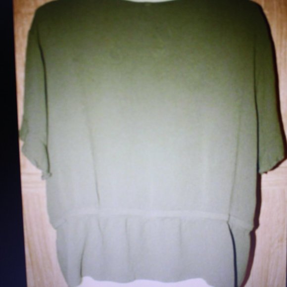 Live 4 Truth Women's Short Sleeve Top Gathered Waist Size 1X - Picture 5 of 5